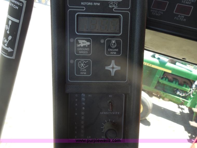 image for item H3158 1986 New Holland TR86 combine