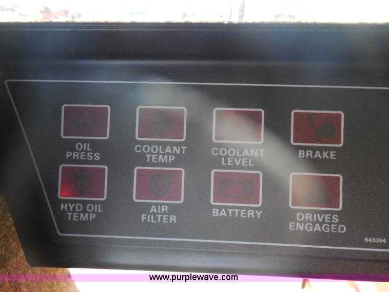 image for item H3158 1986 New Holland TR86 combine