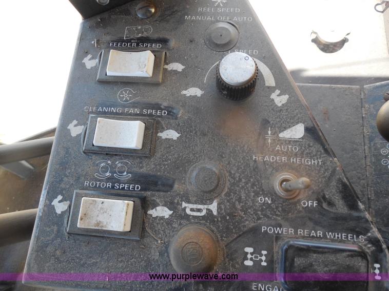 image for item H3158 1986 New Holland TR86 combine