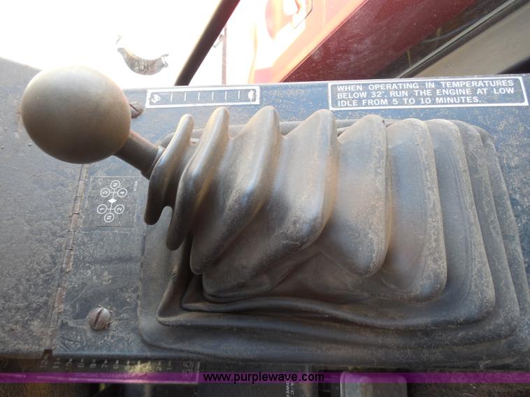 image for item H3158 1986 New Holland TR86 combine