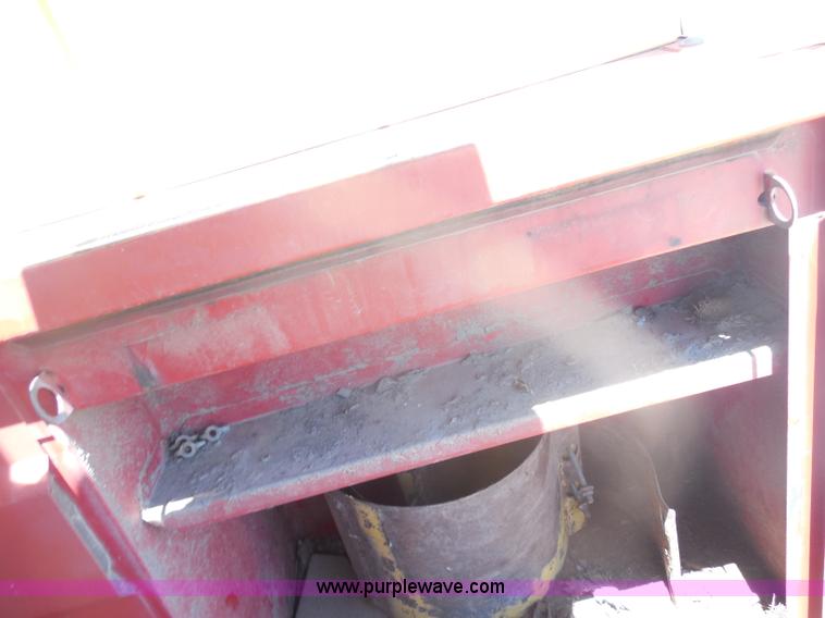 image for item H3158 1986 New Holland TR86 combine