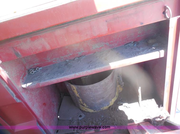 image for item H3158 1986 New Holland TR86 combine