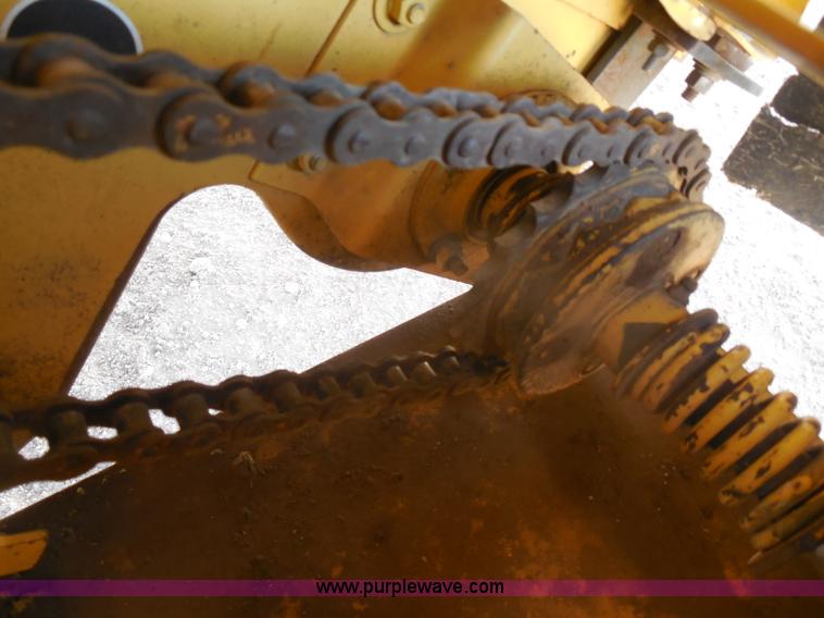 image for item H3158 1986 New Holland TR86 combine