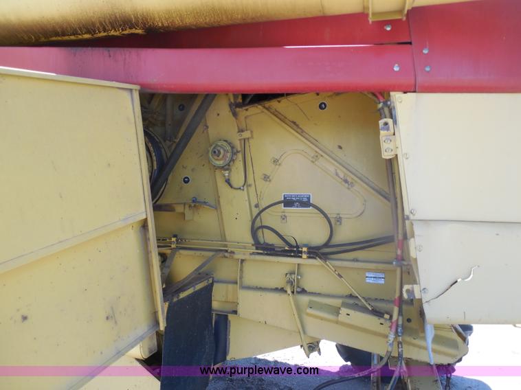 image for item H3158 1986 New Holland TR86 combine