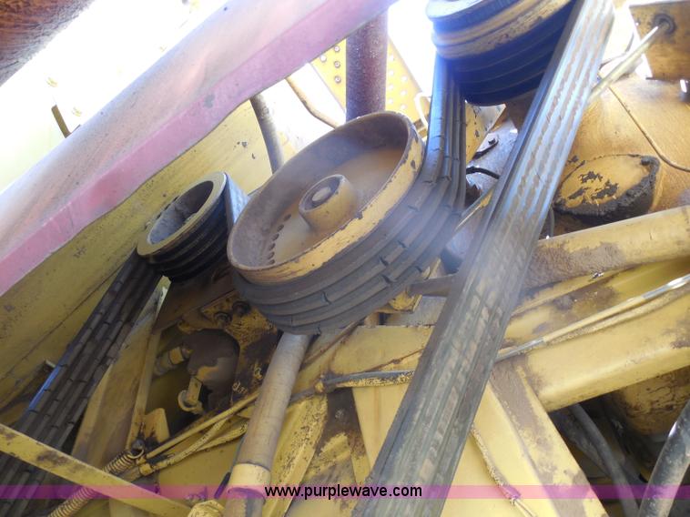 image for item H3158 1986 New Holland TR86 combine