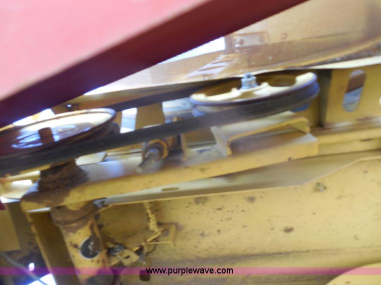 image for item H3158 1986 New Holland TR86 combine