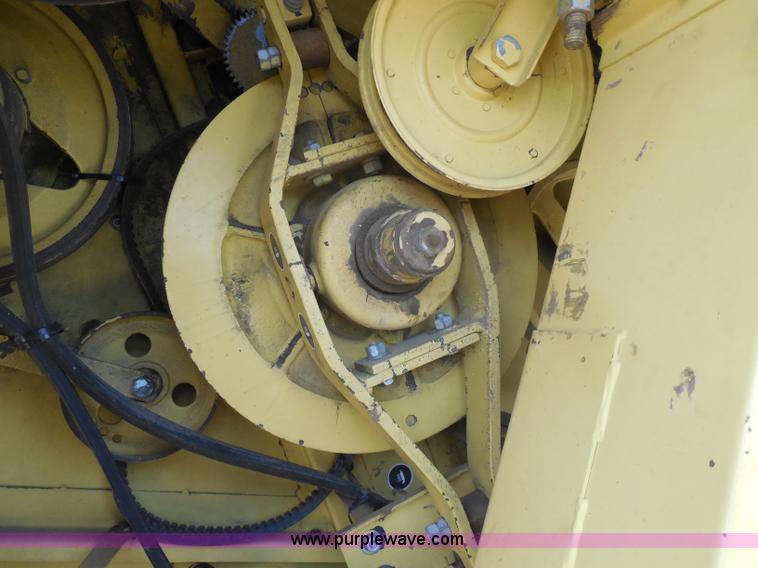 image for item H3158 1986 New Holland TR86 combine