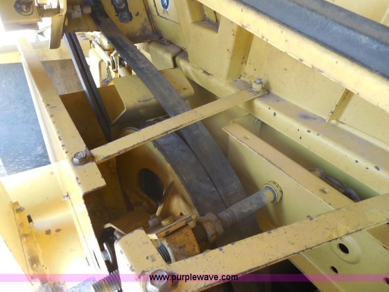 image for item H3158 1986 New Holland TR86 combine