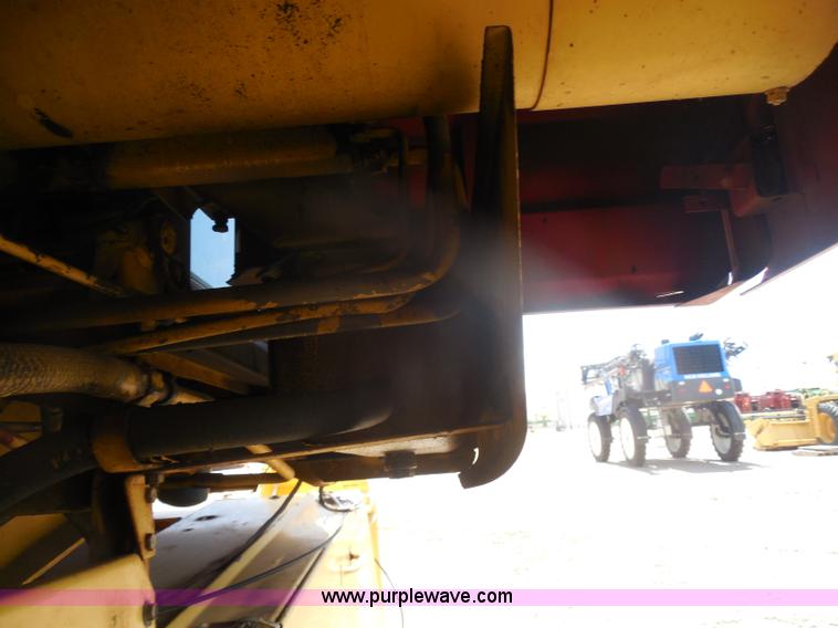 image for item H3158 1986 New Holland TR86 combine