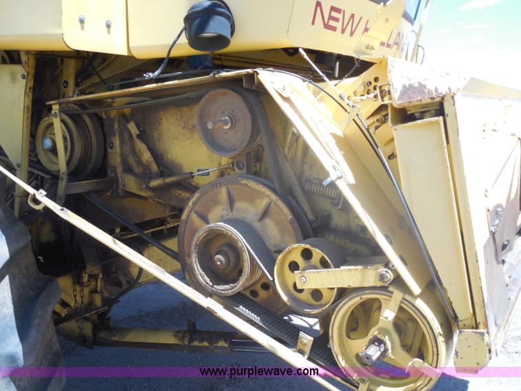 image for item H3158 1986 New Holland TR86 combine