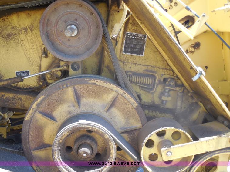 image for item H3158 1986 New Holland TR86 combine