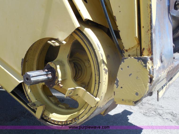 image for item H3158 1986 New Holland TR86 combine