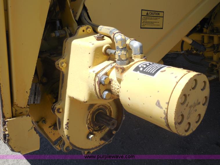 image for item H3158 1986 New Holland TR86 combine