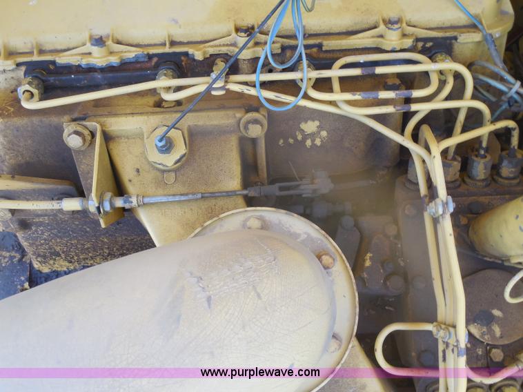 image for item H3158 1986 New Holland TR86 combine