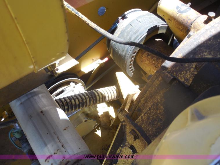 image for item H3158 1986 New Holland TR86 combine