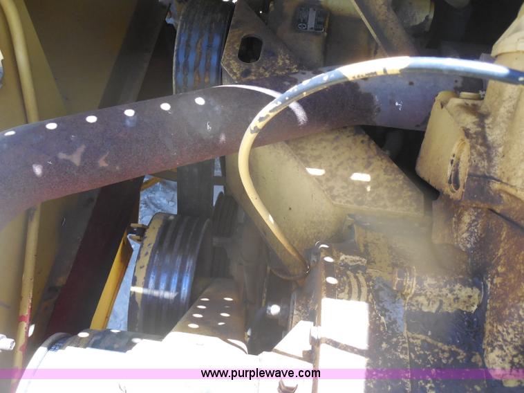 image for item H3158 1986 New Holland TR86 combine