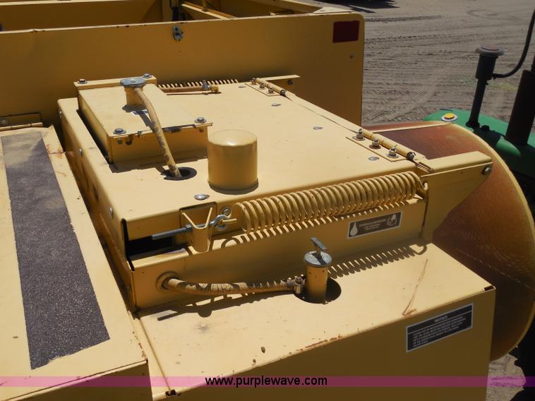 image for item H3158 1986 New Holland TR86 combine