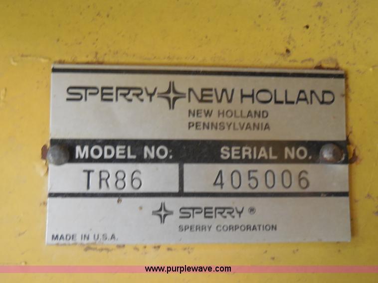 image for item H3158 1986 New Holland TR86 combine