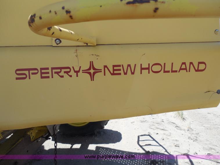 image for item H3158 1986 New Holland TR86 combine