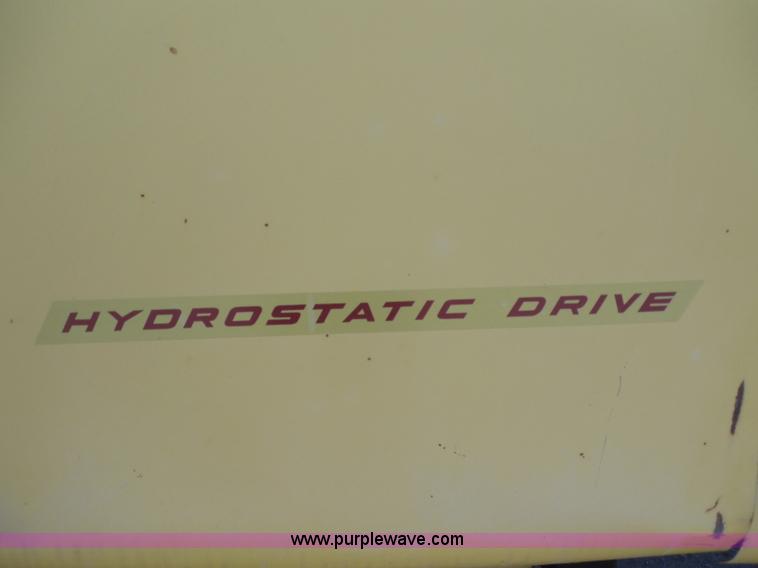 image for item H3158 1986 New Holland TR86 combine