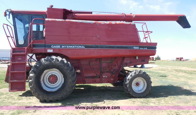 image for item H3159 1991 Case IH 1680 Axial-Flow combine