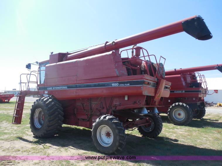 image for item H3159 1991 Case IH 1680 Axial-Flow combine