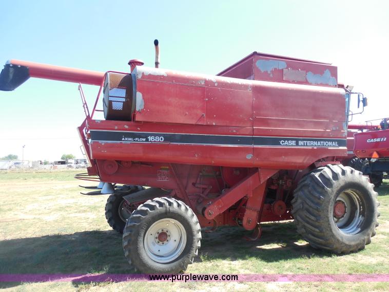 image for item H3159 1991 Case IH 1680 Axial-Flow combine