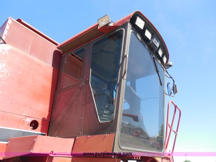 image for item H3159 1991 Case IH 1680 Axial-Flow combine