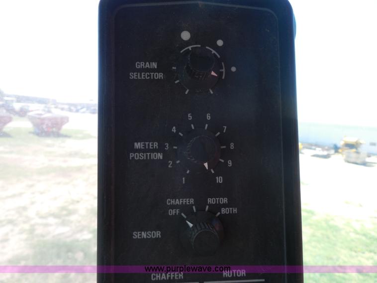 image for item H3159 1991 Case IH 1680 Axial-Flow combine