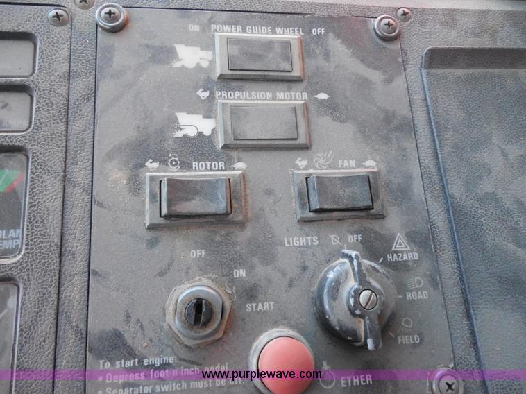 image for item H3159 1991 Case IH 1680 Axial-Flow combine