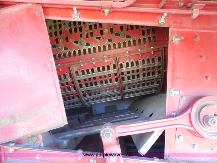 image for item H3159 1991 Case IH 1680 Axial-Flow combine