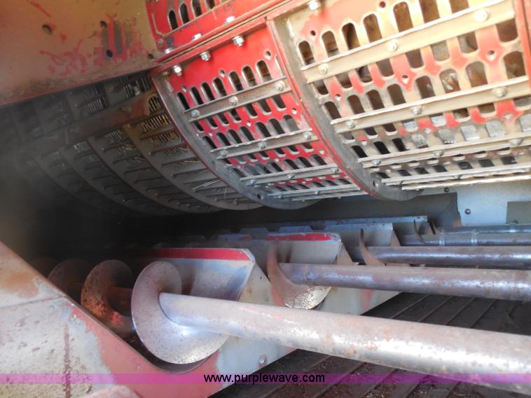 image for item H3159 1991 Case IH 1680 Axial-Flow combine