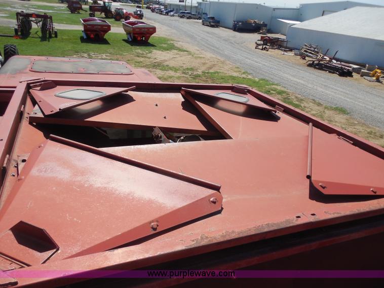 image for item H3159 1991 Case IH 1680 Axial-Flow combine