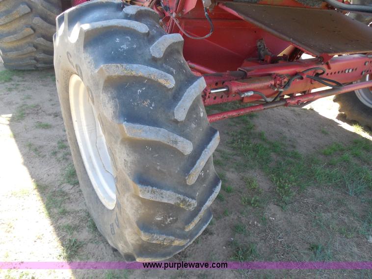 image for item H3159 1991 Case IH 1680 Axial-Flow combine