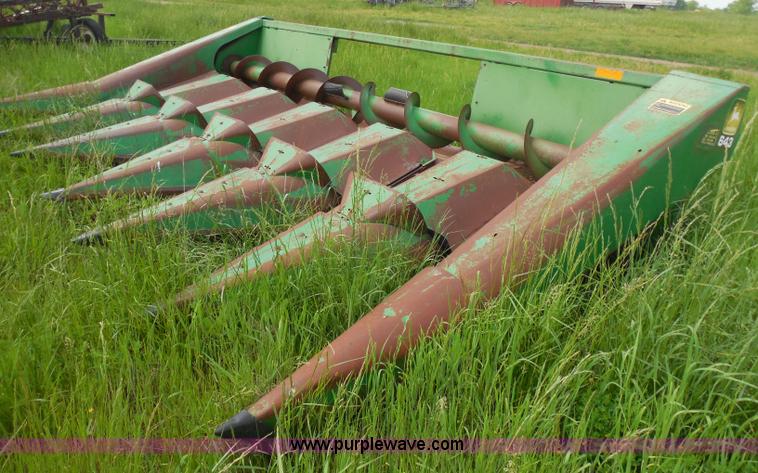 image for item H3160 John Deere 643 corn header