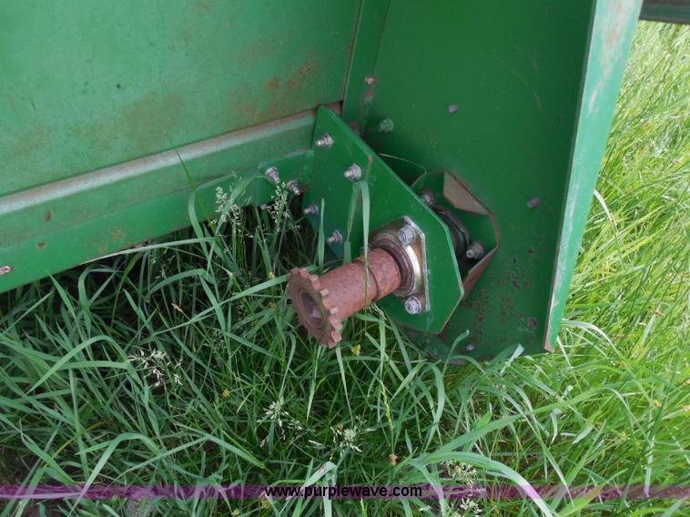image for item H3160 John Deere 643 corn header