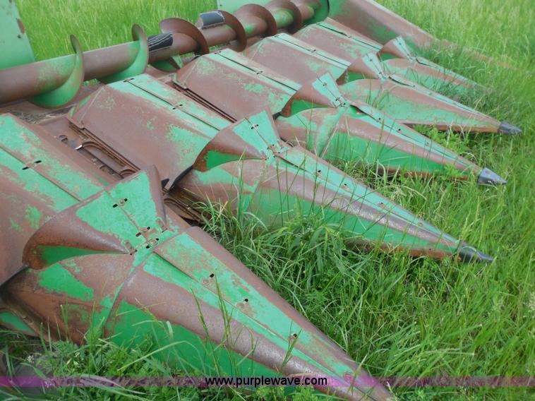 image for item H3160 John Deere 643 corn header