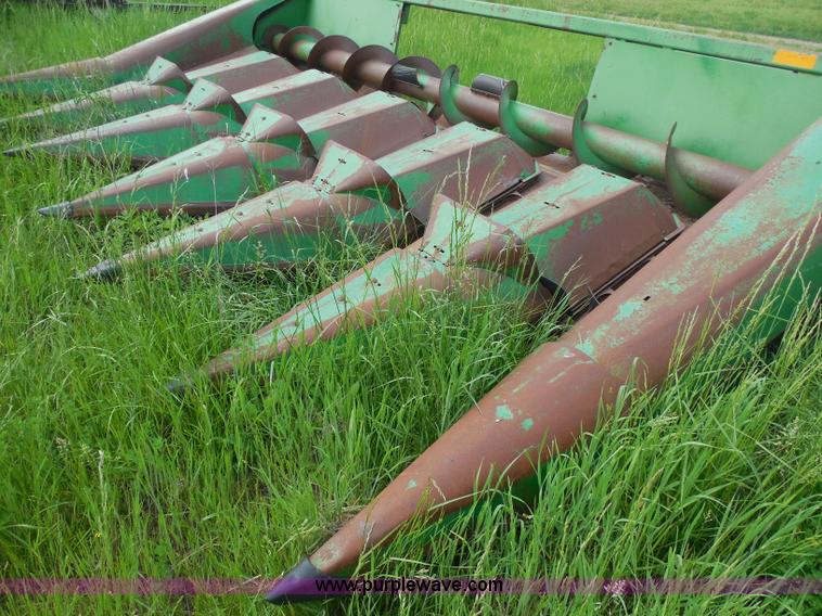 image for item H3160 John Deere 643 corn header