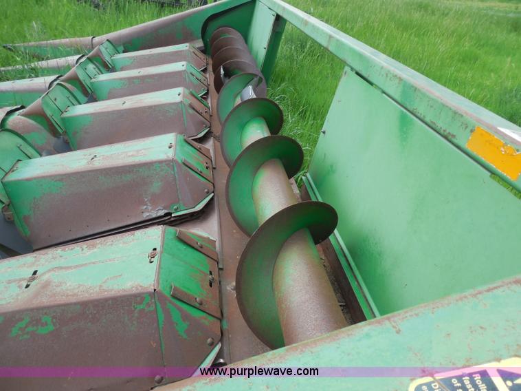 image for item H3160 John Deere 643 corn header
