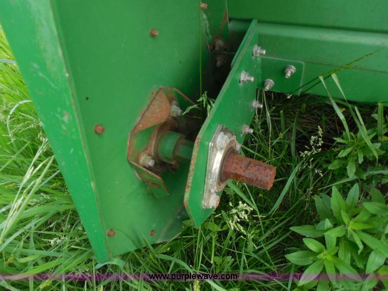 image for item H3160 John Deere 643 corn header
