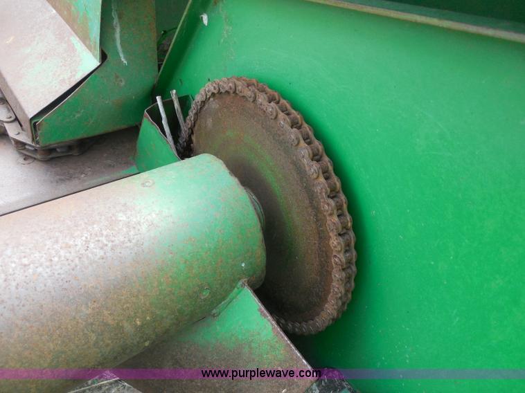 image for item H3160 John Deere 643 corn header