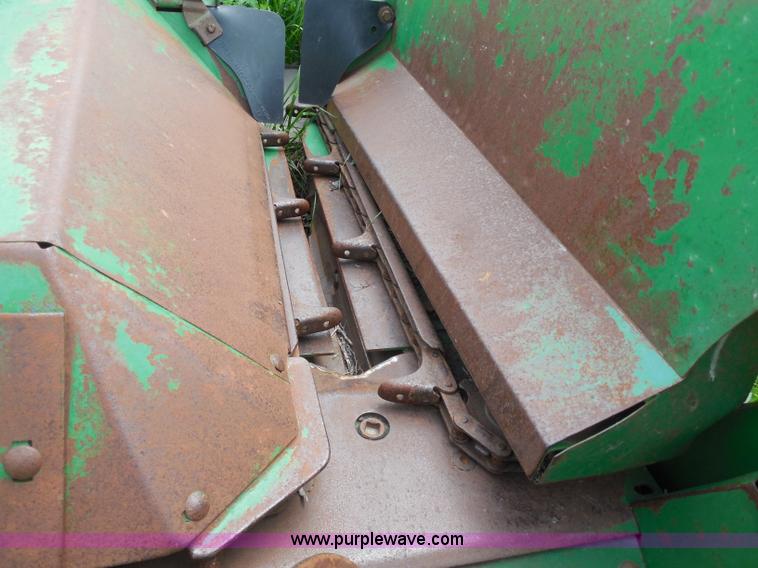 image for item H3160 John Deere 643 corn header