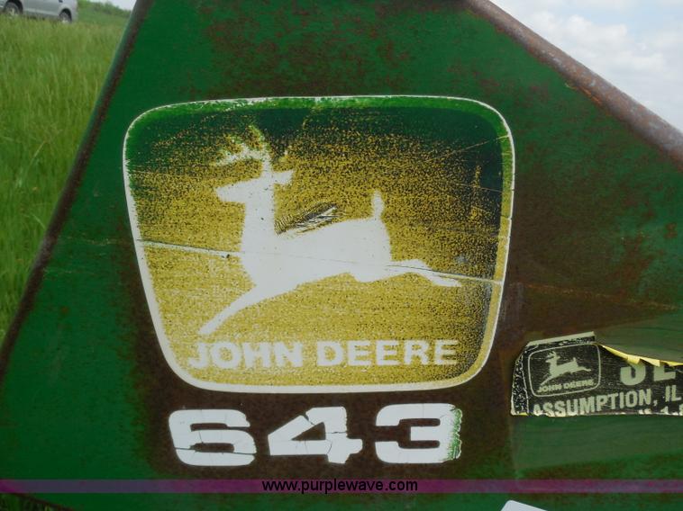 image for item H3160 John Deere 643 corn header