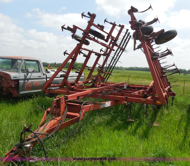 image for item H3164 Case 4800 field cultivator with vibra shanks