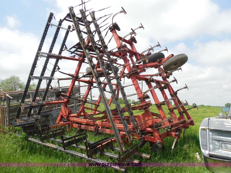 image for item H3164 Case 4800 field cultivator with vibra shanks