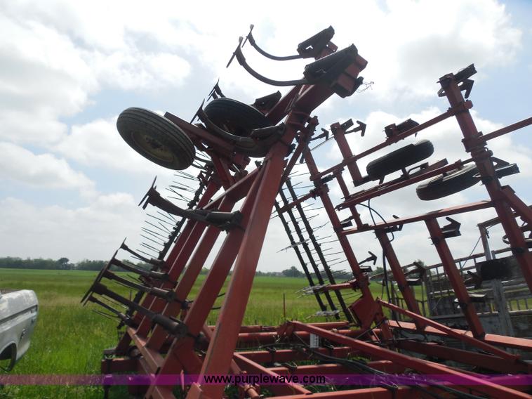 image for item H3164 Case 4800 field cultivator with vibra shanks