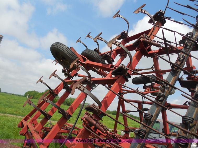 image for item H3164 Case 4800 field cultivator with vibra shanks