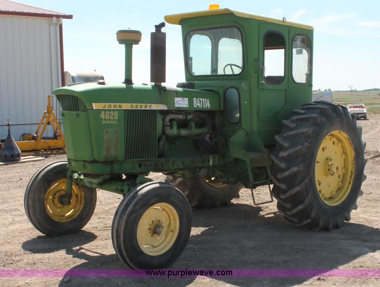 image for item H3599 1966 John Deere 4020 tractor