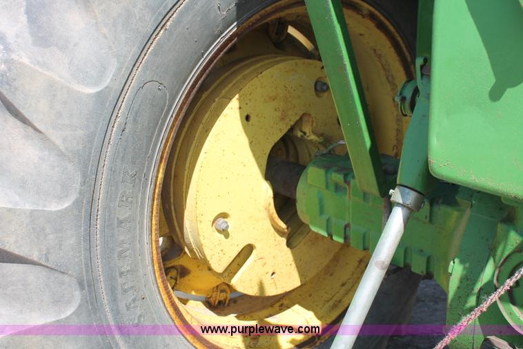 image for item H3599 1966 John Deere 4020 tractor