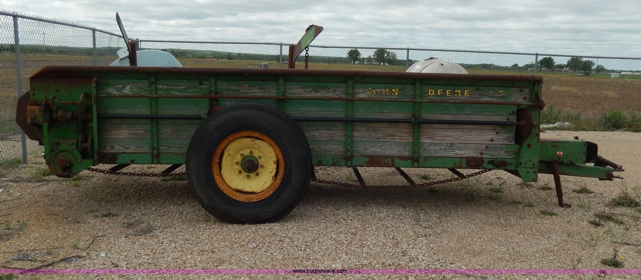 John Deere 54 manure spreader in Wamego, KS Item D8101 sold Purple Wave